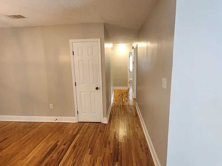 109 Williams St — Photo 4
