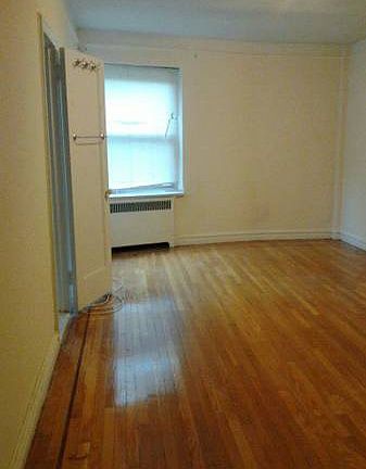 3rd image of 2565 Colden Ave APT 1F