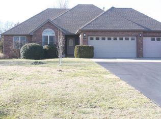 187 Oak Tree Ln, Ozark, MO 65721