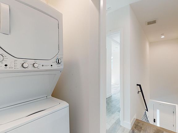 3rd image of 236 N Burlington Ave #5