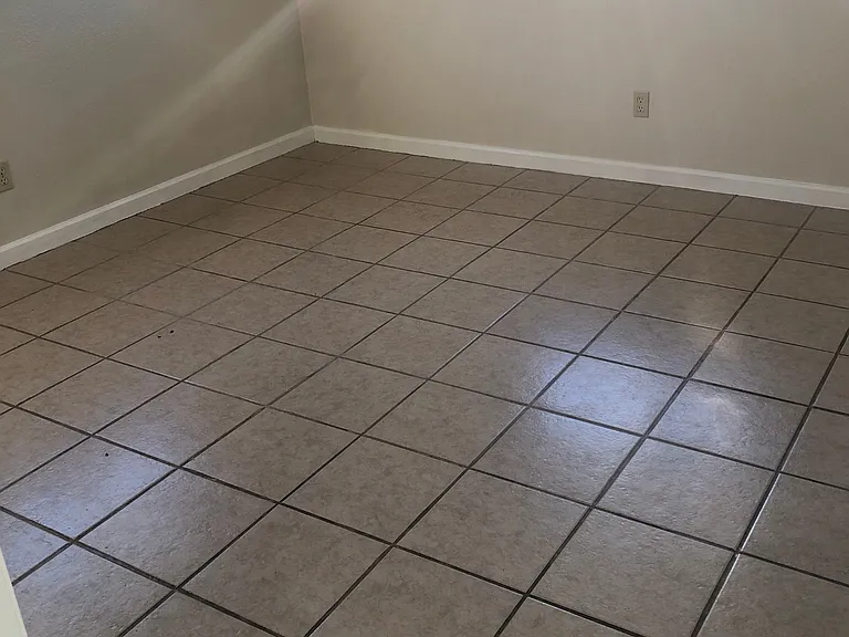 1126 Toomes Ave — Photo 7
