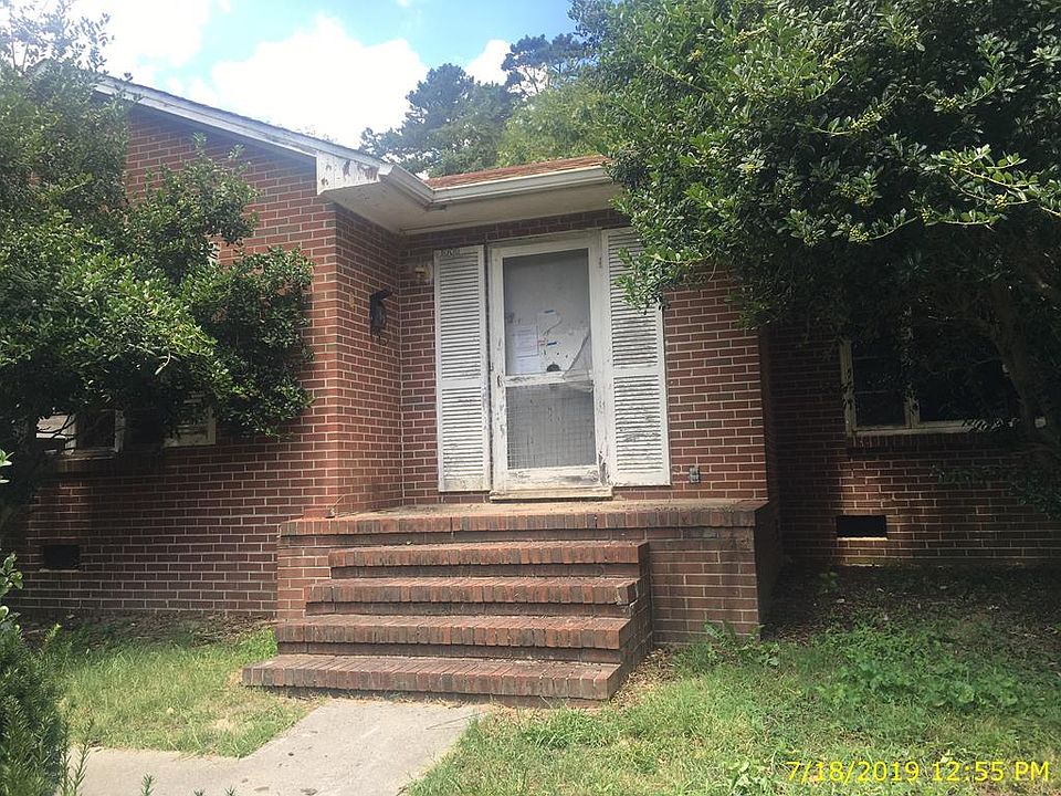 1st image of 1008 College St