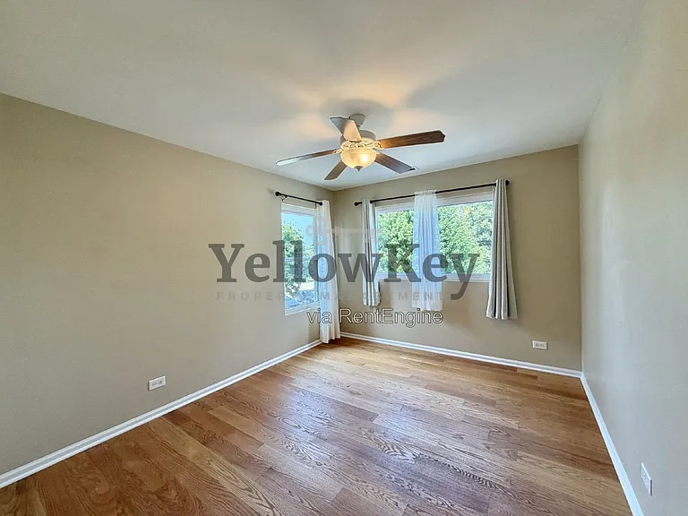 613 Greystone Ln — Photo 8