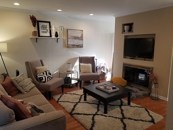 4th image of 2112 N Lakewood Ave #2112