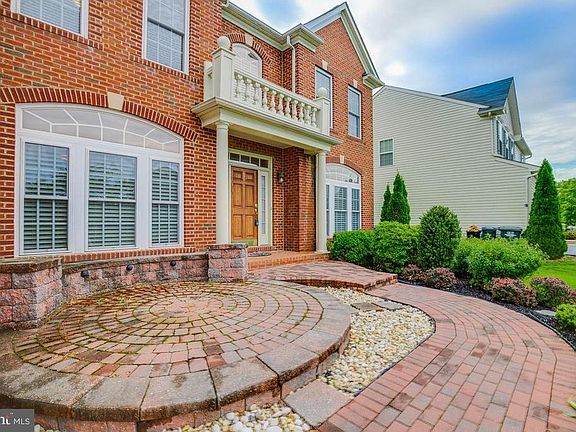 Front Brick Walkway & Stoop