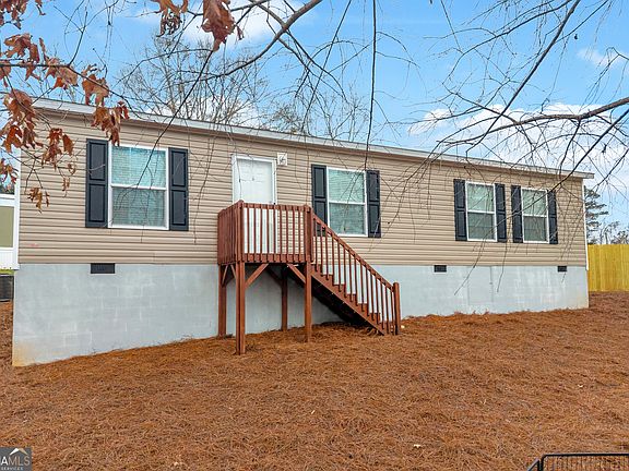 2nd image of 102 Meadowlark Ln