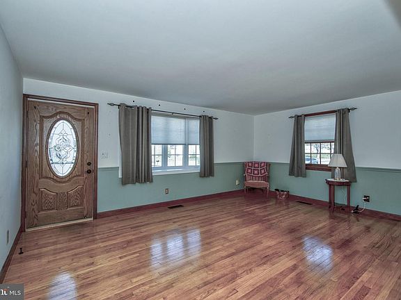 2nd image of 8809 Lakewood Rd