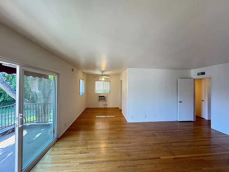 1717 Huntington Dr #7 — Photo 5