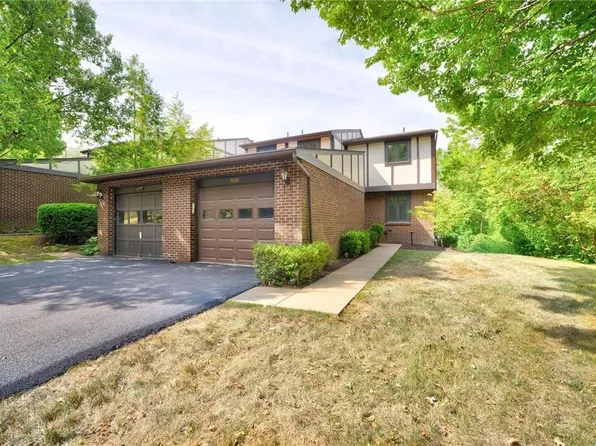2820 Bingham Dr, Pittsburgh, PA 15241