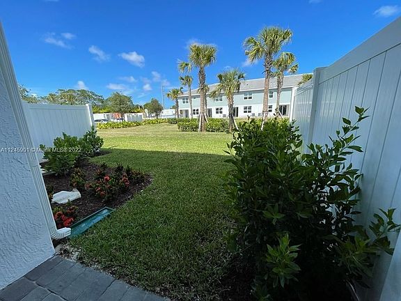 5th image of 534 Sanderling Cir #534