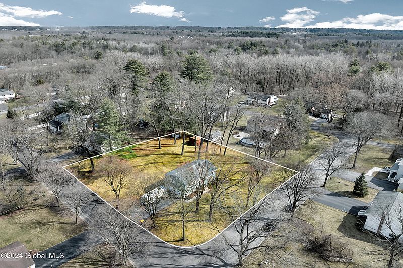 3rd image of 28 Concord Drive