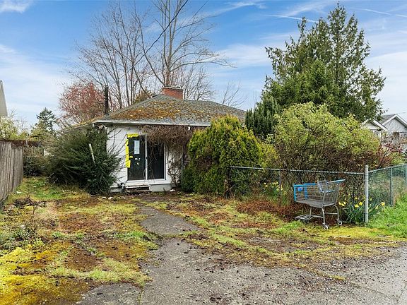 3rd image of 3330 Harriet Rd