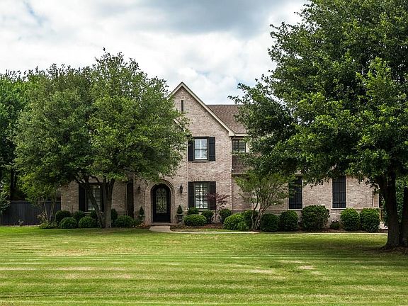 2nd image of 5008 Forest Hill Dr