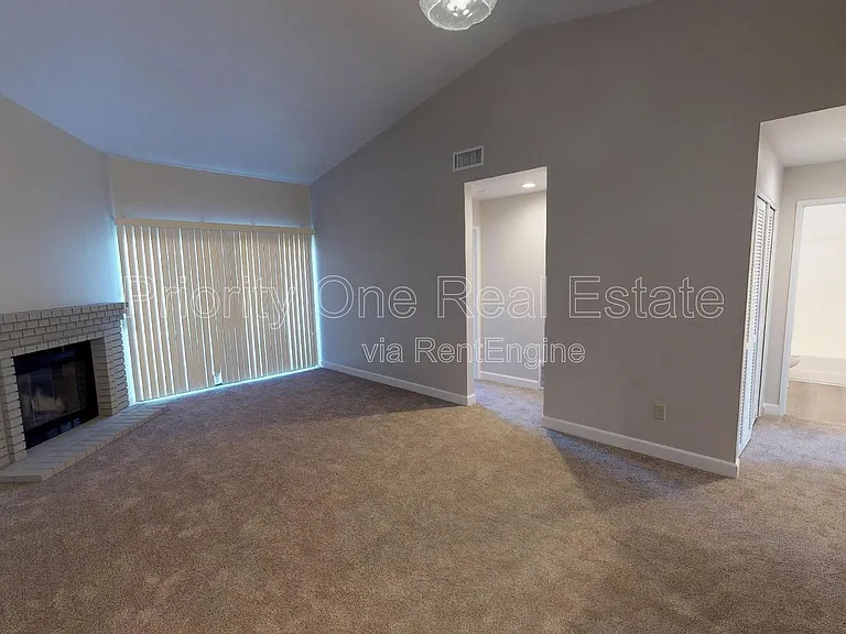 2876 Englewood Way — Photo 12