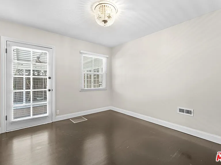 5525 Matilija Ave — Photo 8