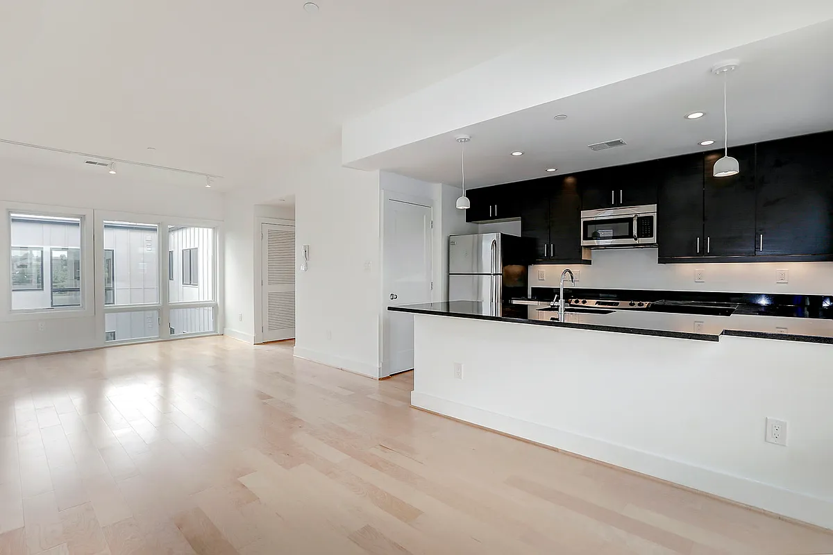Building Photo - 715 Kenyon St NW #4