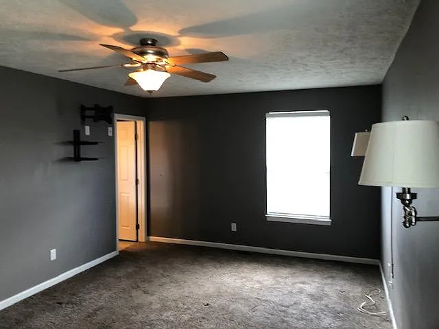 3 bed, 2.5 bath, 1800 sqft, $2,400 — Photo 4
