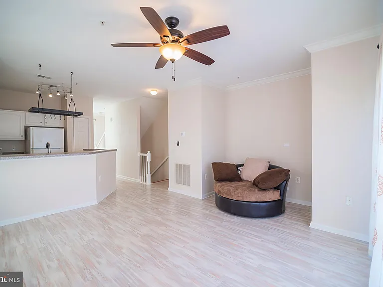 21785 Jarvis Sq — Photo 14