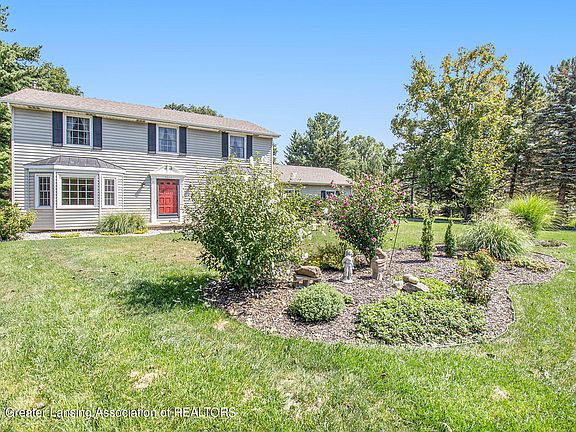 2nd image of 3606 E Hiawatha Dr
