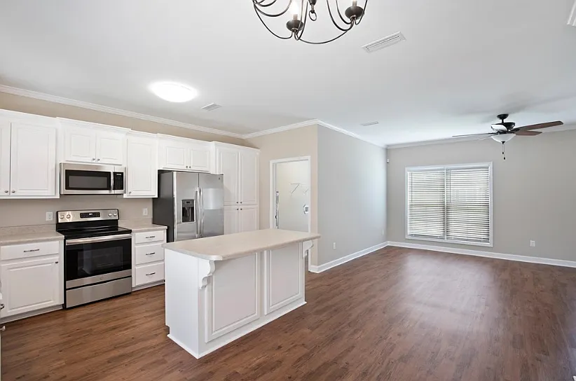 3 bed, 1300 sqft, $1,200 — Photo 3