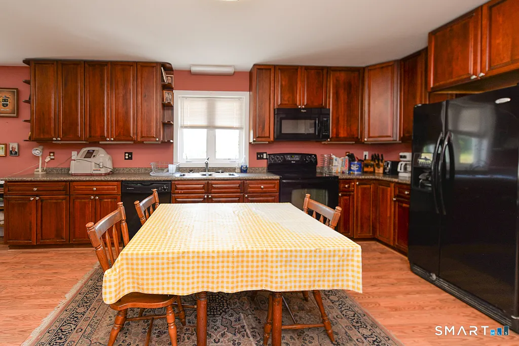 3 bed, 2.0 bath, 2000 sqft, $2,750 — Photo 4
