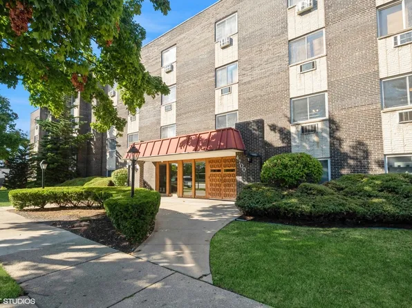 4700 Old Orchard Rd APT 208, Skokie, IL 60076