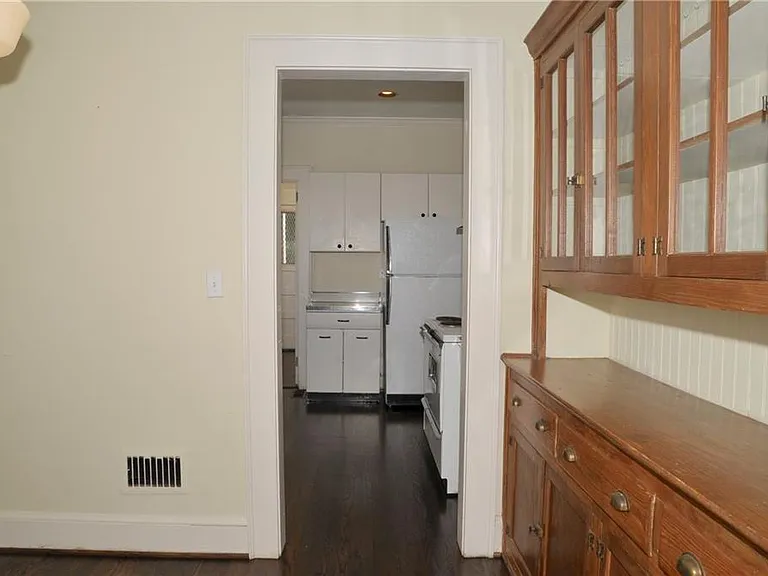 602 Sherwood Rd NE — Photo 8