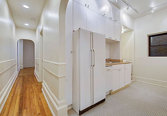 5th image of 169 W 80th St APT 3B