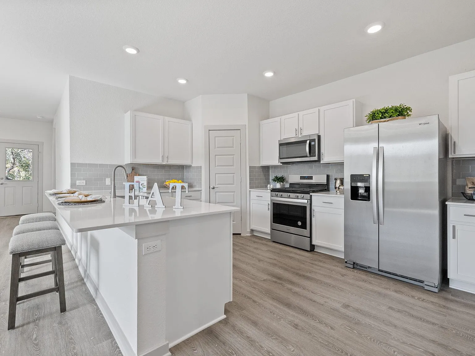 4 bed, 2.0 bath, 1903 sqft, $2,150 — Photo 1