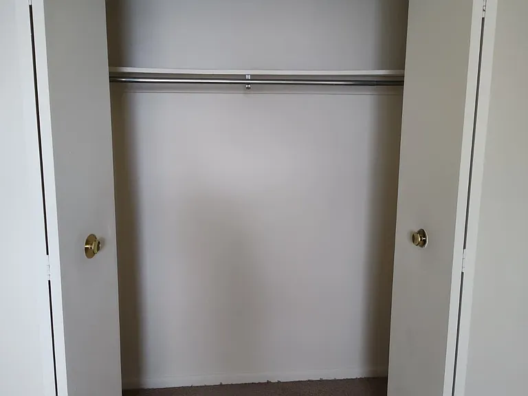 Windsor House Apartments — Photo 26