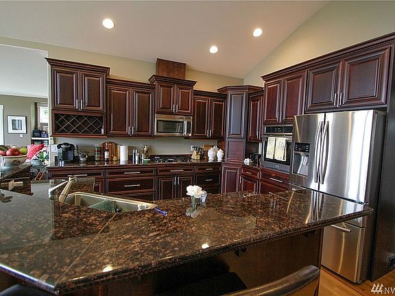 4th image of 936 Colchester Dr E