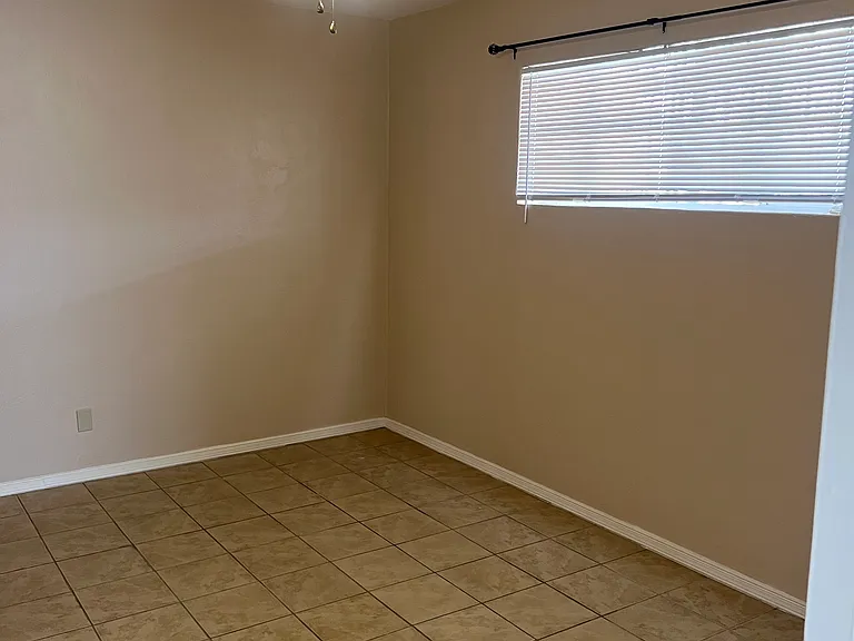 2332 Tremont Ave — Photo 8