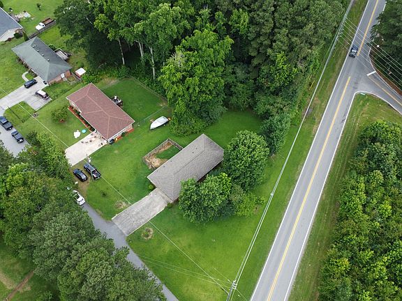 3rd image of 22 Marty Ln