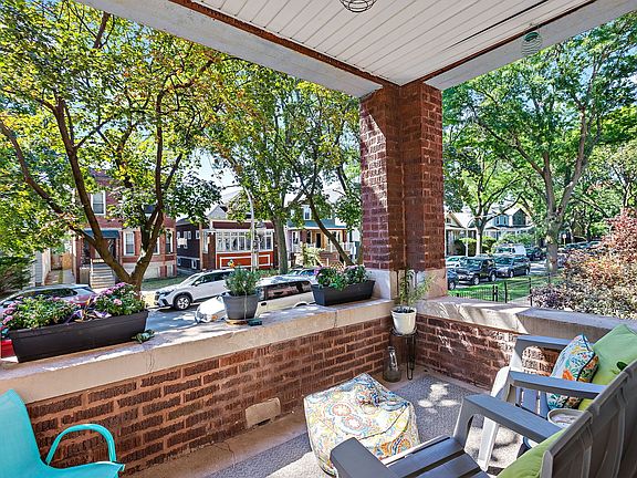4th image of 3316 W Eastwood Ave #1