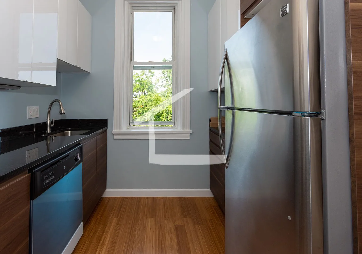 Charming 4 Bedroom — Photo 1