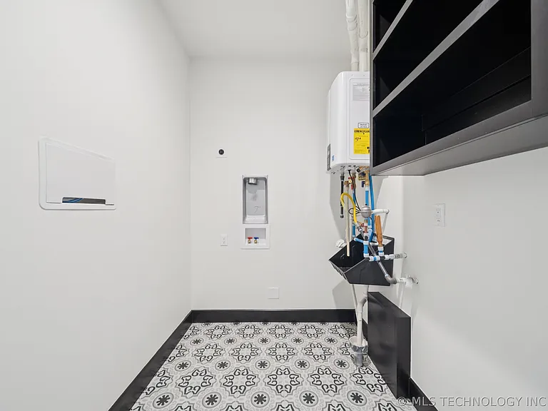 210 S Bluff St #B — Photo 20