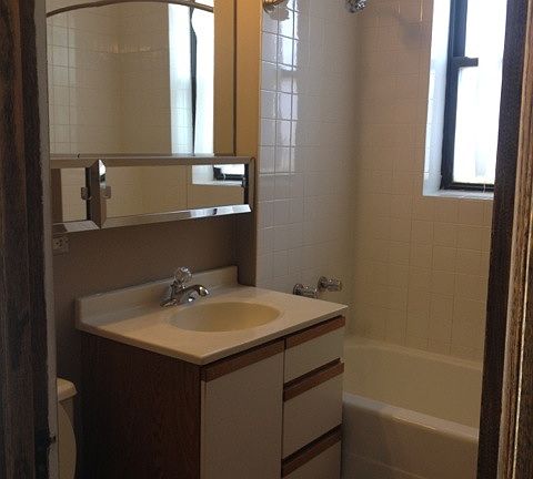 3rd image of 2205 W Grace St #2B