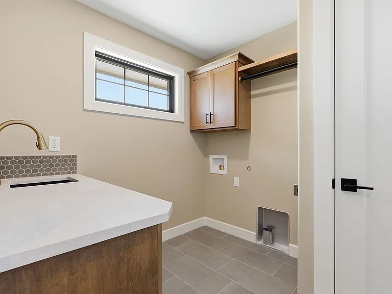 2134 E Beaumont St — Photo 28