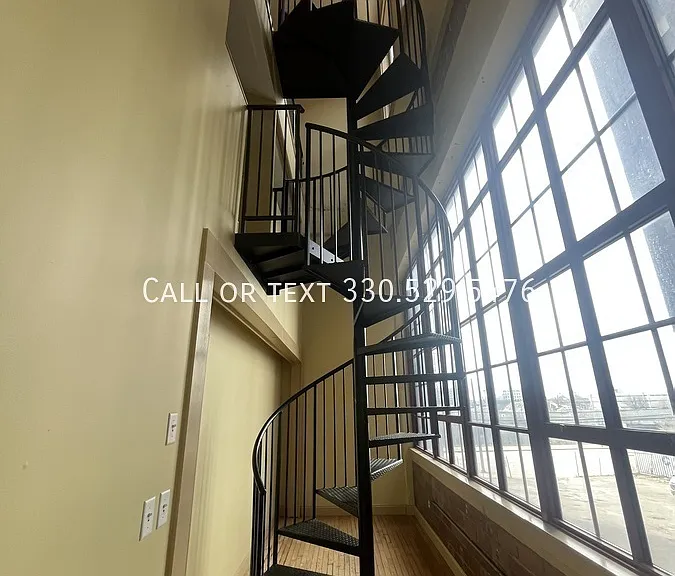 2404 Prospect Ave — Photo 93