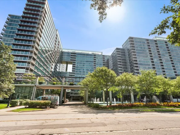 9655 Woods Dr Unit 1006, Skokie, IL 60077
