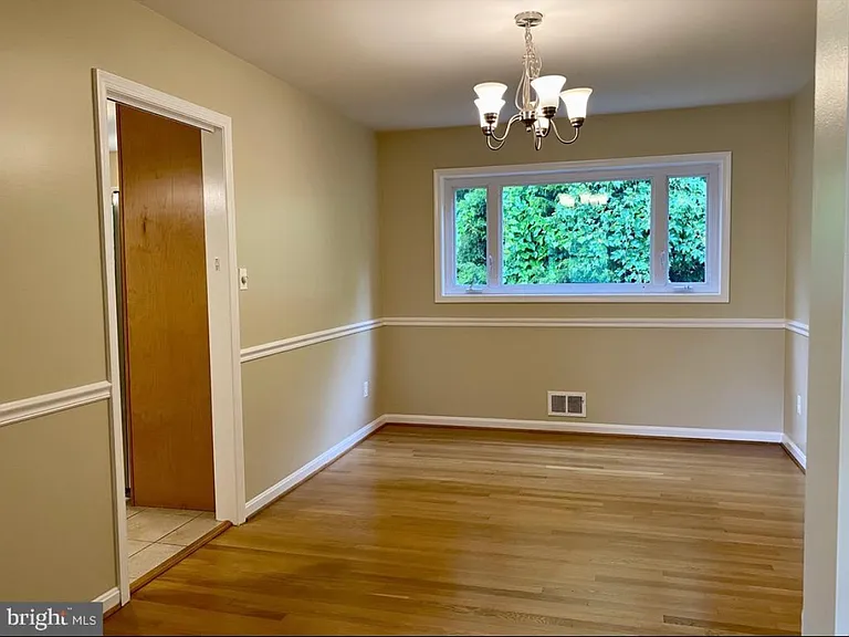 1040 Warbler Pl — Photo 5