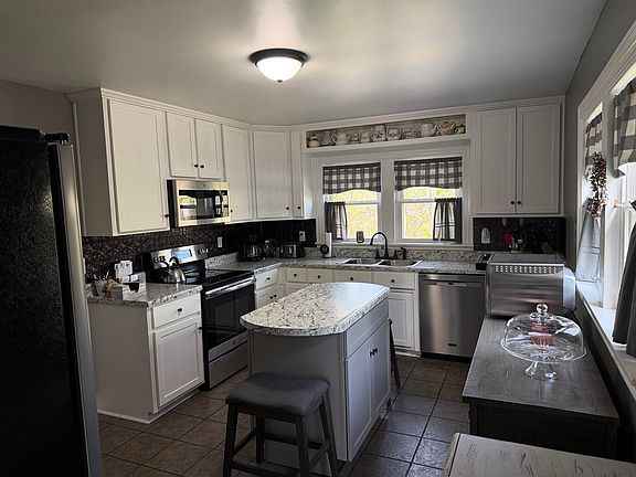4th image of 704 New Salem Rd