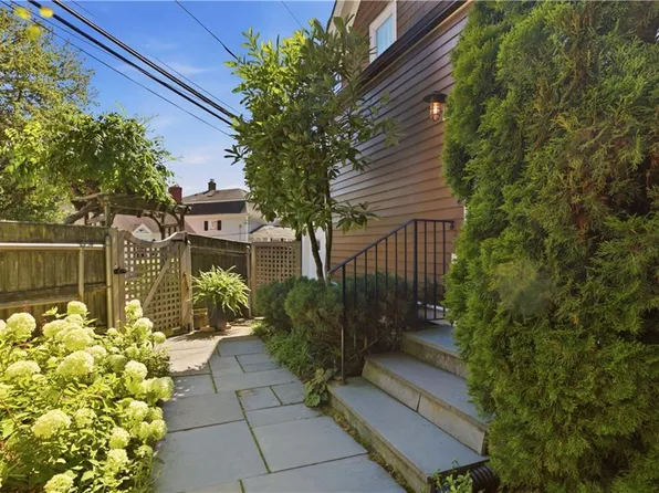83 Malbone Rd, Newport, RI 02840