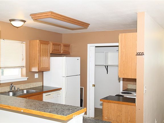 5th image of 18528 4th Ave NE