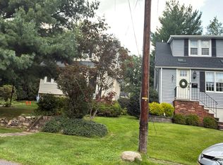 393 Kingston St, Wyckoff, NJ 07481
