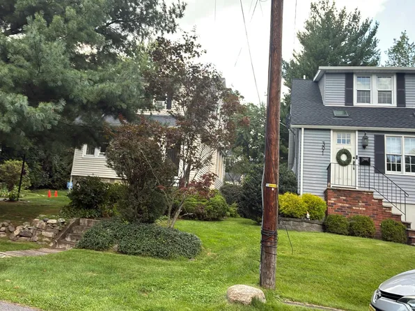 393 Kingston St, Wyckoff, NJ 07481