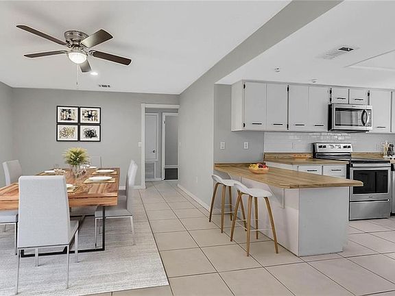 4th image of 8222 Bluestar Cir