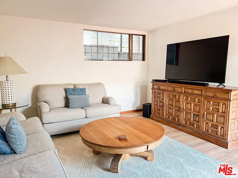 24150 Malibu Rd — Photo 15