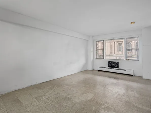 89-15 Parsons Boulevard image 6 of 18