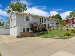 1030 Lindale Dr, Marion, IA 52302